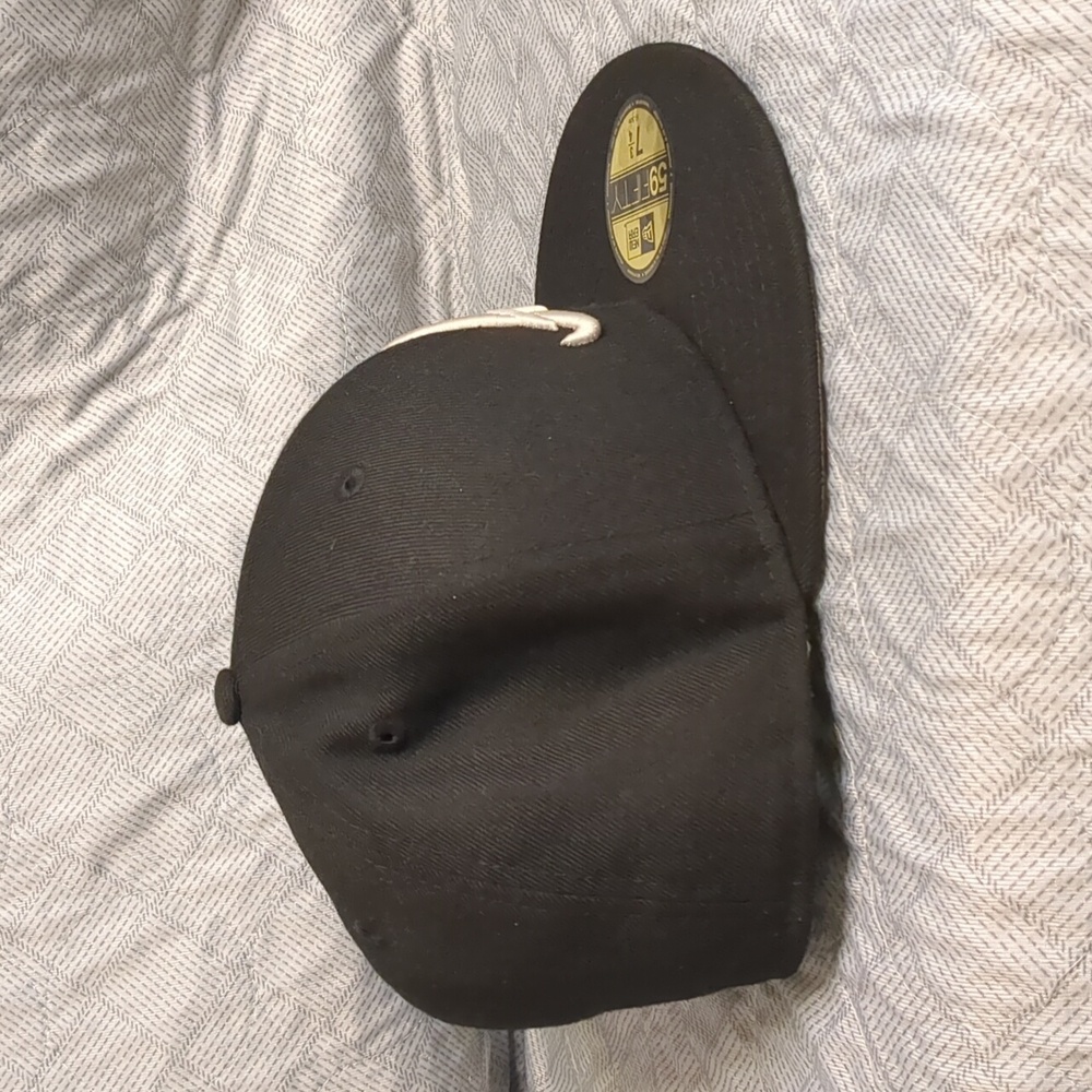 New Era Black Cap with White Embroidered Logo - Picture 9 of 16